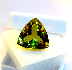 Meilleure qualité 12 Carat Trillion Cut Loose Sapphire Gemstone Green Color Lab Créé avec un cadeau gratuit inclus - Product Image 1