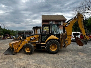 รถตักแบคโฮ CAT 420 450F มือสอง เหมาะสำหรับผู้รับเหมาก่อสร้างที่ต้องการอุปกรณ์ที่เชื่อถือได้สำหรับงานขุดร่อง ตัก และยก - Product Image 3