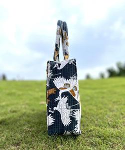 กระเป๋าผ้าควิลท์สำหรับผู้หญิงกระเป๋าคลัทช์พิมพ์ลายนกกระเรียนผ้าฝ้ายนุ่มมีซิปปิดแบบทึบสำหรับช้อปปิ้ง - Product Image 2