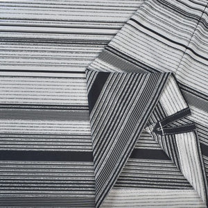 Polo de golf de rayas ajustadas de secado rápido Premium con logotipo personalizado: ropa deportiva de alta calidad más vendida para 2023 - Product Image 5