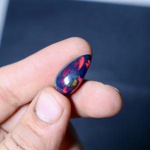 โอปอลดำธรรมชาติ 12.40 กะรัต ทรงลูกแพร์ ขัดเงา สำหรับทำเครื่องประดับ - Product Image 1