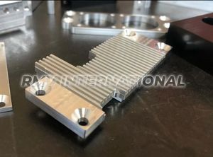 Pièces usinées CNC VMC en acier inoxydable, composants personnalisés pour l'usinage, le brochage, l'électroérosion à fil et les services de fraisage. - Product Image 4