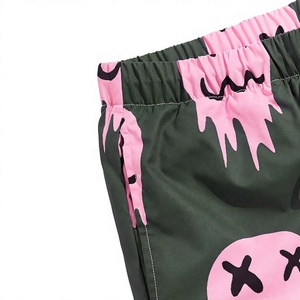 Pantalones cortos con estampado de fantasmas de dibujos animados para hombre, traje de baño informal con cordón en la cintura de secado rápido, rojo y verde - Product Image 5
