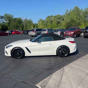2022 BMW Z4 SDrive30i 2dr Roadster con cámara trasera asientos de cuero de dirección izquierda - Product Image 2