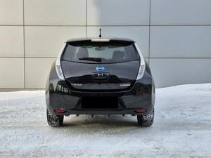 Nissan Leaf I 2011 (ZE/0/AZE0) con Batería de Litio, Asientos de Cuero, Neumáticos R18, 6 Asientos, Techo Panorámico - Product Image 4