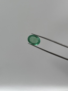 มรกตธรรมชาติที่ไม่ผ่านการบำบัดและไม่ผ่านการทำให้ร้อนคุณภาพดีมากรูปไข่เกรดพรีเมี่ยมตัด4.04กะรัตสำหรับการทำเครื่องประดับ - Product Image 2