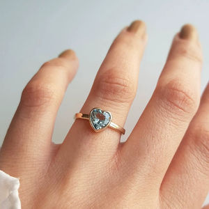 แหวนทองคำ 14K แบบสั่งทำขายส่ง ประดับพลอยอะความารีนทรงหัวใจ ดีไซน์เรียบหรูสำหรับทั้งชายและหญิง เหมาะสำหรับงานแต่งงาน - Product Image 1