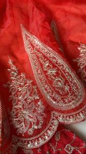 Heavy Multy Coading & Sequins Trabajo de bordado realizado en Sari que combina patrones florales digitales con textura suave y cortina fluida - Product Image 6