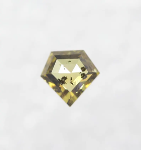 เพชรธรรมชาติสีเหลืองแฟนซี 0.42 กะรัต ทรงเหลี่ยมเจียระไน สำหรับแหวนหมั้น แบรนด์ RARE DIAMOND คุณภาพการขัดเงา Very Good ได้รับการรับรอง - Product Image 5