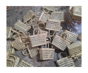 Sacs en jacinthe d'eau faits à la main au Vietnam de haute qualité, fournissant des produits élégants et durables dans le monde entier - Product Image 1