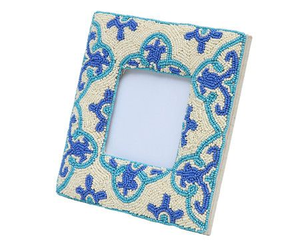 Marco de fotos hecho a mano en India con cuentas de semillas y un elegante diseño personalizado, con cuentas de semillas coloridas. - Product Image 5