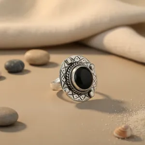 Bague solitaire en argent 925 incrustée, tendance hip-hop pour femmes - plaquée or - Product Image 2