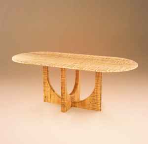 Mesa de comedor de madera de mango ovalada rústica con base de soporte arqueada única para restaurantes y cafeterías. - Product Image 3