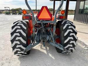 Tractor MX5000 2008: Potencia, Durabilidad y Versatilidad para Operaciones Agrícolas Un Tractor de Alto Rendimiento para Diversas Operaciones - Product Image 5