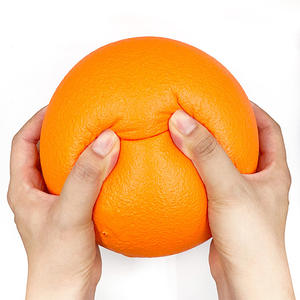 Ballon de dodgeball en mousse PU enduite de 7 pouces - Léger, durable et anti-taches - Product Image 1