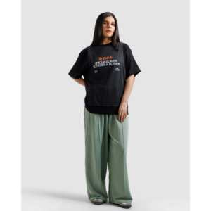 เสื้อยืดถักโพลีเอสเตอร์ 100% แขนกุด ทรงเข้ารูป ระบายอากาศได้ดี  แบบครอป  ผ้าตาข่าย  ดีไซน์โลโก้แบบเรียบ  ย้อมสีแบบ Garment Dyed - Product Image 1