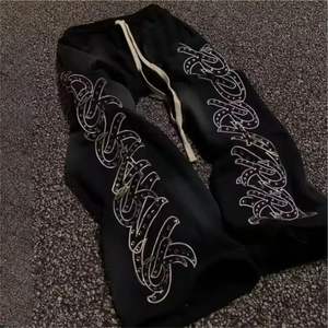 Vêtements de rue Logo brodé personnalisé Woo Heavyweight 100% coton Rhinestone Pantalon de survêtement baggy à jambes larges - Product Image 2
