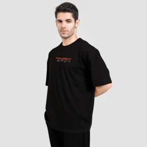 เสื้อยืดโอเวอร์ไซส์สีดำ ผ้าคอตตอนเจอร์ซีย์ 100% ระบายอากาศได้ดี ผ่านกระบวนการ Acid Wash น้ำหนัก 300gsm ลายเรียบ ทรงพอดีตัว มีทั้งแบบแขนยาวและแขนสั้น - Product Image 3