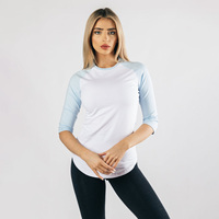 T-shirt de baseball à manches raglan trois-quarts personnalisé pour femmes avec impression bouffante double couleur T-shirt DTG personnalisé en gros