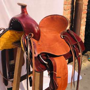 Ensemble de selle western en cuir avec décorations d'art sur bois de qualité supérieure, thème course de barils |   Équipement d'équitation en acier inoxydable façonné à la main - Product Image 5
