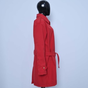 Gabardina Larga Unisex Nueva de Alta Calidad, Impresa y Bordada, Transpirable, en Colores Negro y Rojo Personalizados, Impermeable, Hecha en Pakistán - Product Image 5