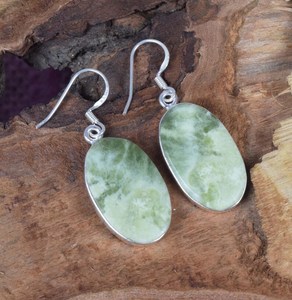 Boucles d'oreilles à crochet en argent sterling avec opale verte, bijoux faits à la main, pierre de naissance d'octobre, cadeau élégant en pierre précieuse pour femmes - Product Image 2