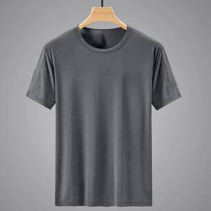 OEM Logo personnalisé Design Plus Size T-shirt d'été ample à manches courtes en soie de glace pour hommes, décontracté et polyvalent - Product Image 3