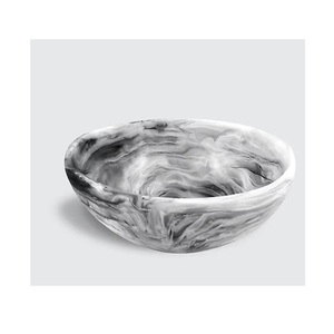 Bol décoratif en résine fait à la main avec finition polie brillante, design moderne et élégant, parfait pour les collations aux fruits, les salades ou la décoration de table - Product Image 6