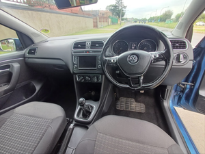 Voiture d'occasion de qualité et abordable, Volkswagen Polo 1.2 TSI COMFORT-LINE 2016, conduite à droite - Product Image 2