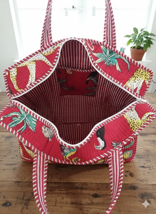 Bolso de mano de algodón hecho a mano con Estampado de jungla roja Bolso de hombro de compras ecológico espacioso para uso diario y viajes - Product Image 4