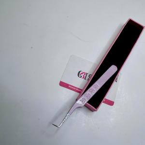Pince à épiler professionnelle pour extensions de cils, pointe fine à 90 degrés, avec revêtement poudré rose pailleté de haute qualité et poignée papillon - Product Image 6