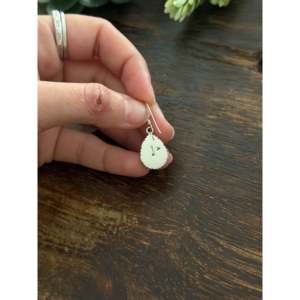 Boucles d'oreilles pendantes en argent sterling plaqué or 18 carats, faites à la main par des artisans navajo, avec agate BB et perle, pour les mariages - Product Image 4