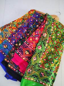 ผ้าคลุมไหล่ผ้าฝ้ายปักลายแบบดั้งเดิมสำหรับผู้หญิง ผ้าพันคอฤดูร้อน - Product Image 5