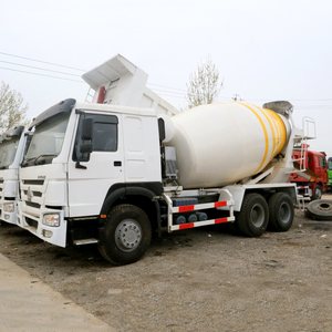 คุณภาพดี Isuzu 360 แรงม้า 6X4 เครื่องผสมคอนกรีตใช้รถบรรทุกถังปูนซีเมนต์ Isuzu ในราคาต่ําขาย