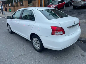 Toyota Yaris d'occasion 2012, conduite à gauche (LHD) - Product Image 3