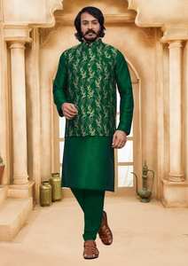 Ensemble Kurta Pyjama Indien en Soie Brodé de Paillettes Vert Élégant pour Homme de Haute Qualité avec Doublure Argentée Collection Chic Festive - Product Image 4