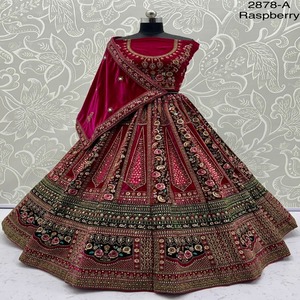 Terciopelo de diseñador con bordado múltiple pesado Nupcial Lehenga Choli Fabricante DE LA India al precio más bajo - Product Image 1