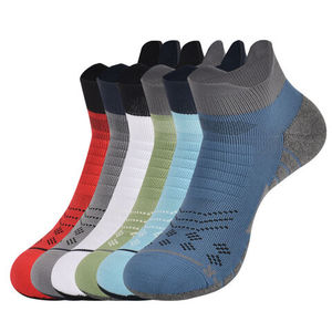 Chaussettes de cheville de sport athlétiques de haute qualité pour hommes et femmes en maille de coton respirant avec semelle de coussin renforcée au talon et aux orteils - Product Image 1