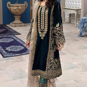 Lehenga Choli Anarkali traditionnel pour mariage avec broderie et richement orné pour les femmes, occasion de fête - Product Image 1