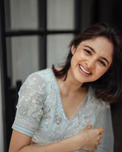 Sari de red pesado tradicional Clásico más vendido con hermoso diseño de volantes Sari de fiesta de boda Sari de festival de India - Product Image 2