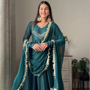 VESTIDO DE FIESTA LOOK CON PANTALÓN Y TRABAJO BORDADO - Product Image 1