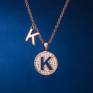 Colgante de Moissanita con Inicial Personalizada, Diseño Redondo con Incrustaciones, Color D VVS, Plata 925, Joyería de Lujo, Venta al Por Mayor OEM - Product Image 1