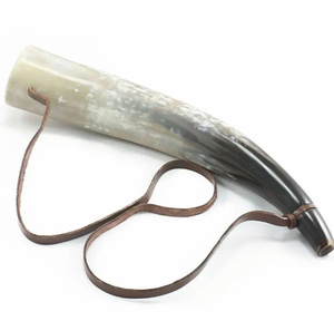 Cuerno Vikingo de Cuerno de Buey con Símbolo de la Mitología Nórdica Tallado, Acabado Natural, Cuerno Vikingo de Buey - Product Image 3