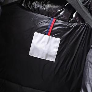 Manteau d'hiver rembourré en duvet épais à capuche, fabriqué en usine, surdimensionné, pour homme, noir, avec logo personnalisé - Product Image 6