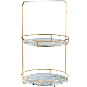 El soporte para pasteles de alta calidad con acabado pulido añade un toque refinado que eleva la presentación tanto en mesas informales como formales. - Product Image 5