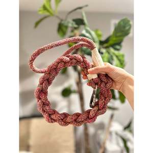 Nouvelle laisse pour chien artisanale Rose Ember, élégante et durable, avec un motif solide - Product Image 5