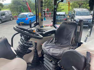 Tracteur Massey Ferguson 5713M pas cher - Product Image 5