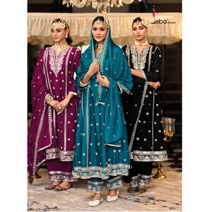 Vêtements décontractés pakistanais Salwar Kameez avec des imprimés élégants disponibles au prix de gros auprès du fournisseur indien vente en ligne - Product Image 1