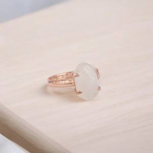 Bague en argent sterling 925 plaquée or 18 carats faite à la main avec pierre de lune bleu feu naturel déclaration bijoux fins pour elle - Product Image 3