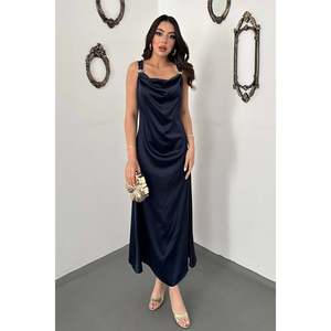 Vestido de satén azul marino con cuello en V y hombros con hebillas - Azul marino - Product Image 1
